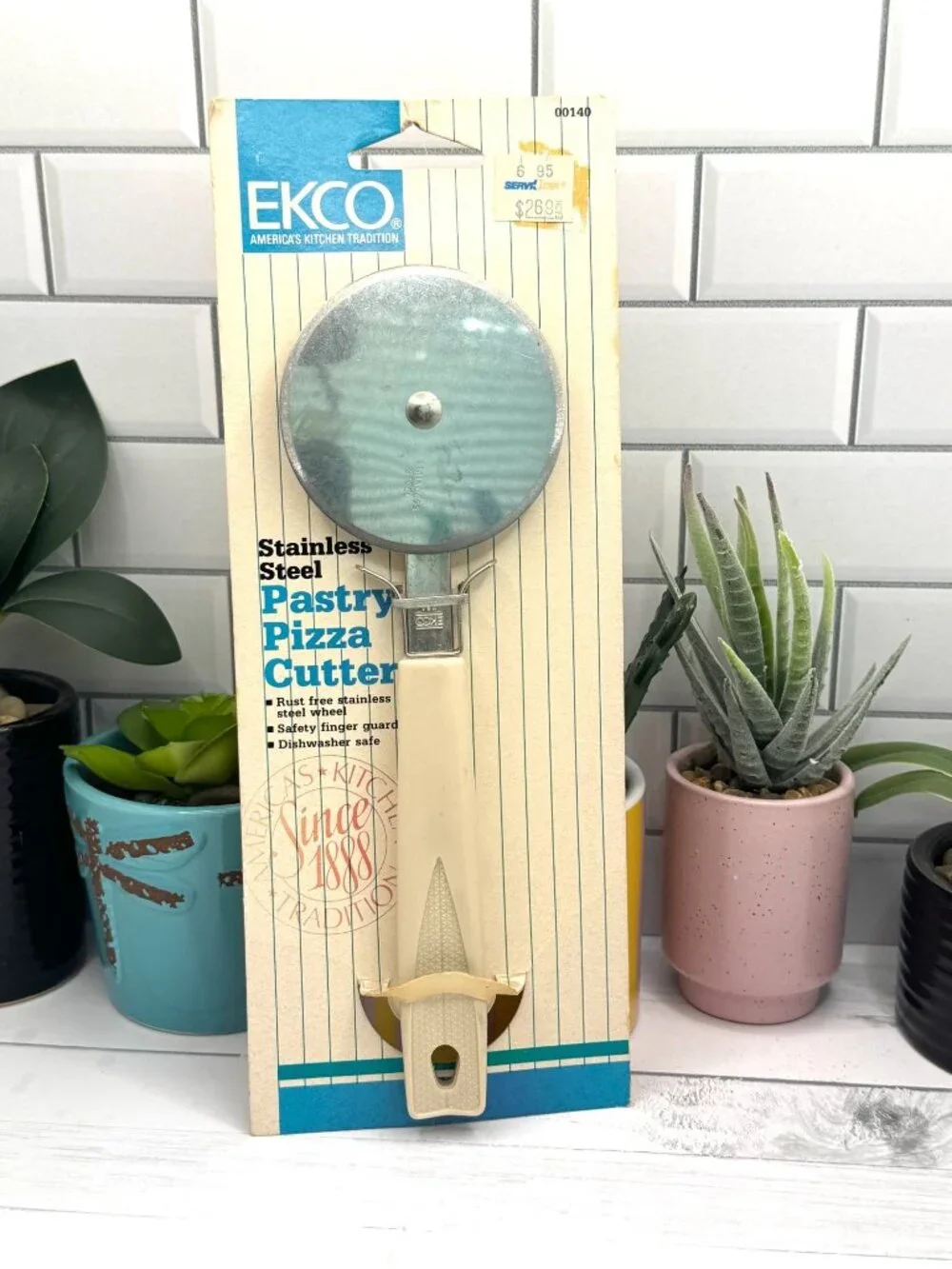 Ekco Stainless Steel Pastry & Pizza Cutter With Safety Guard